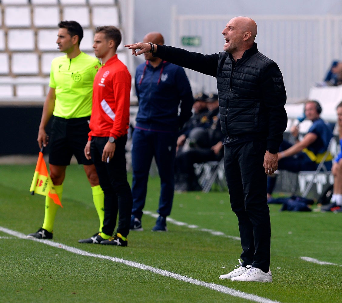 Fotos: El Burgos CF continúa imbatido