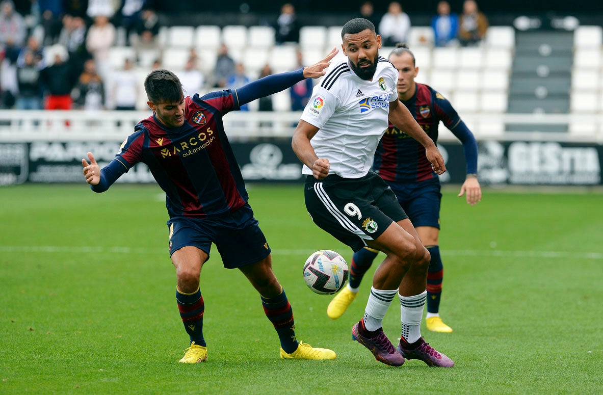 Fotos: El Burgos CF continúa imbatido