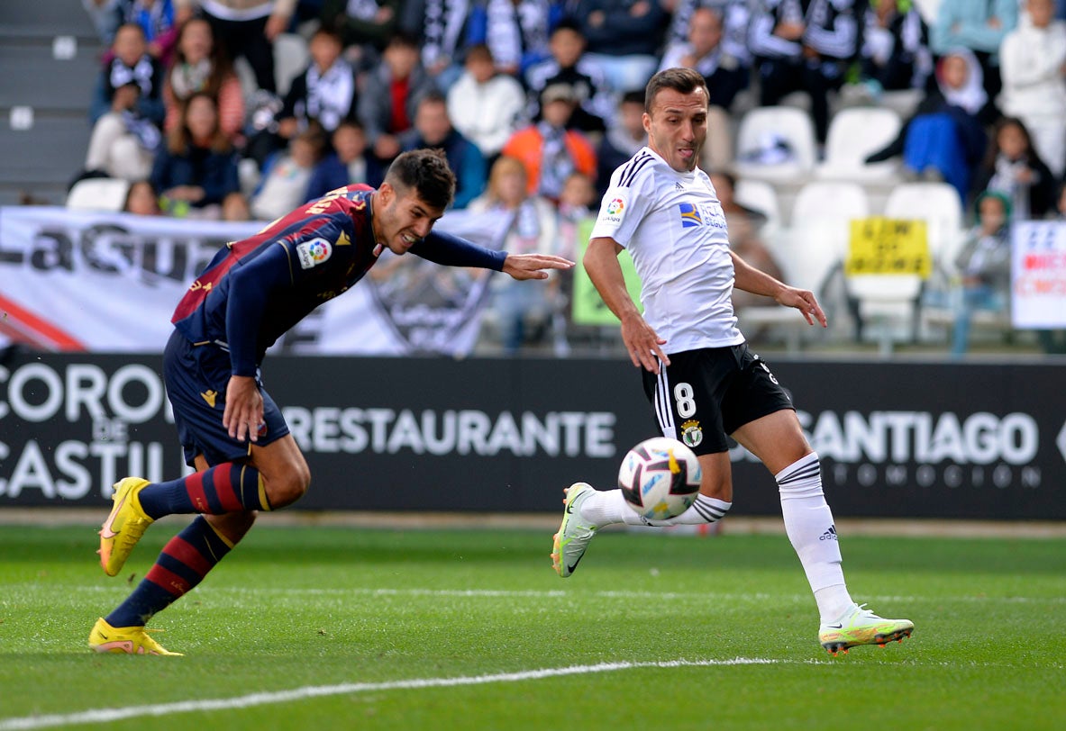 Fotos: El Burgos CF continúa imbatido