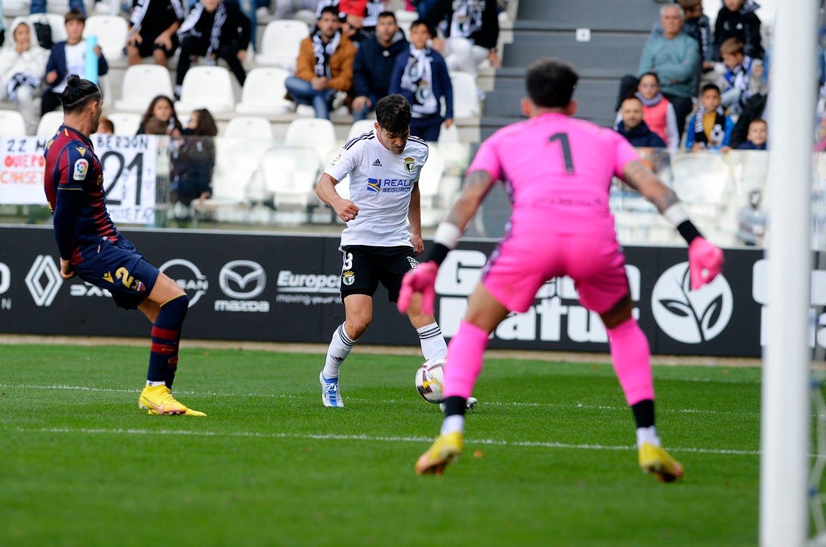 Fotos: El Burgos CF continúa imbatido