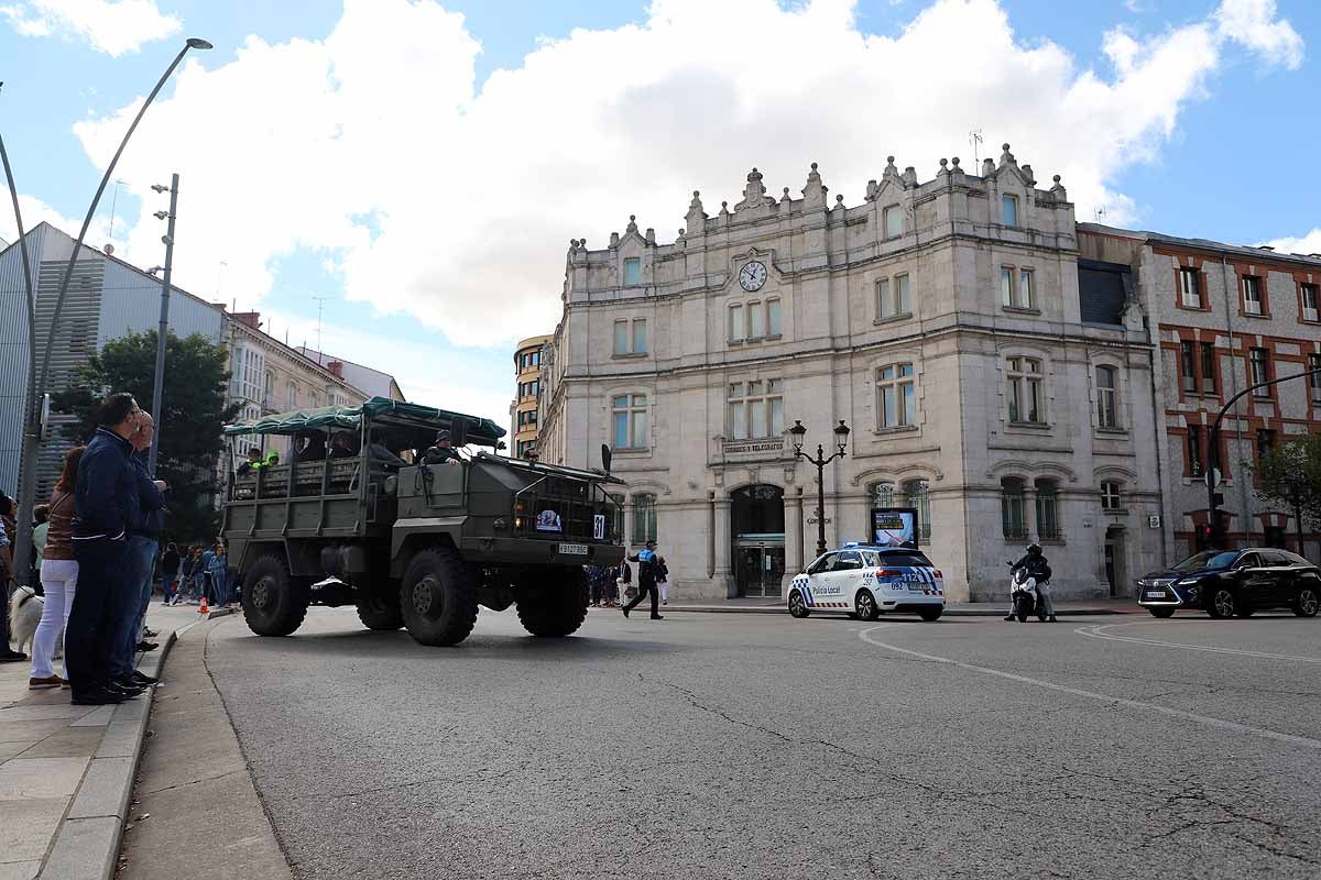 Fotos: Recorrido de coches históricos por Burgos a favor de la lucha contra el cáncer