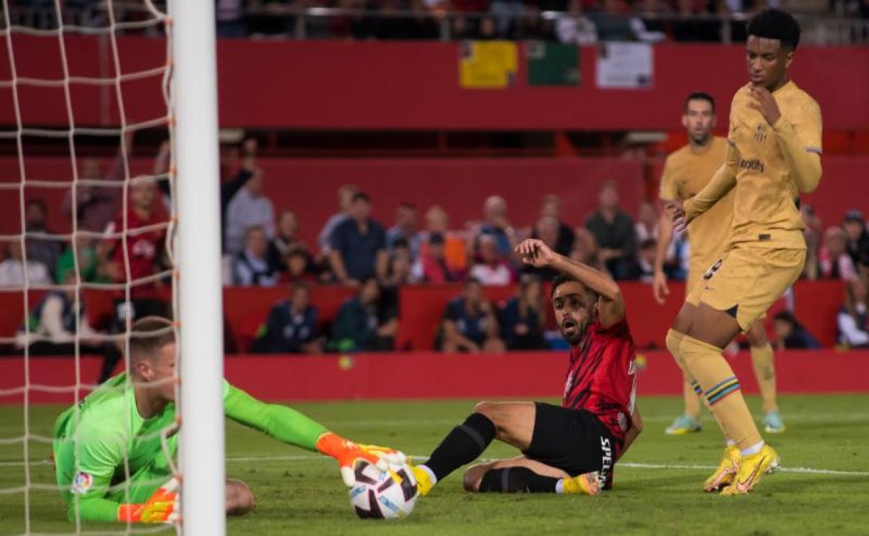 Ter Stegen salva un gol cantado en Mallorca. 