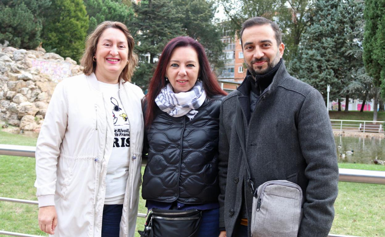 Mariela Grijalvo, Nadiya Chmyr y José Ignacio Alonso, responsables de la Asociación Familias con Ucrania.