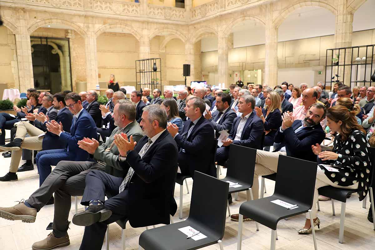 Fotos: Juan José Toribio, prestigioso y reconocido economista participa en el primer Foro Económico de BURGOSconecta