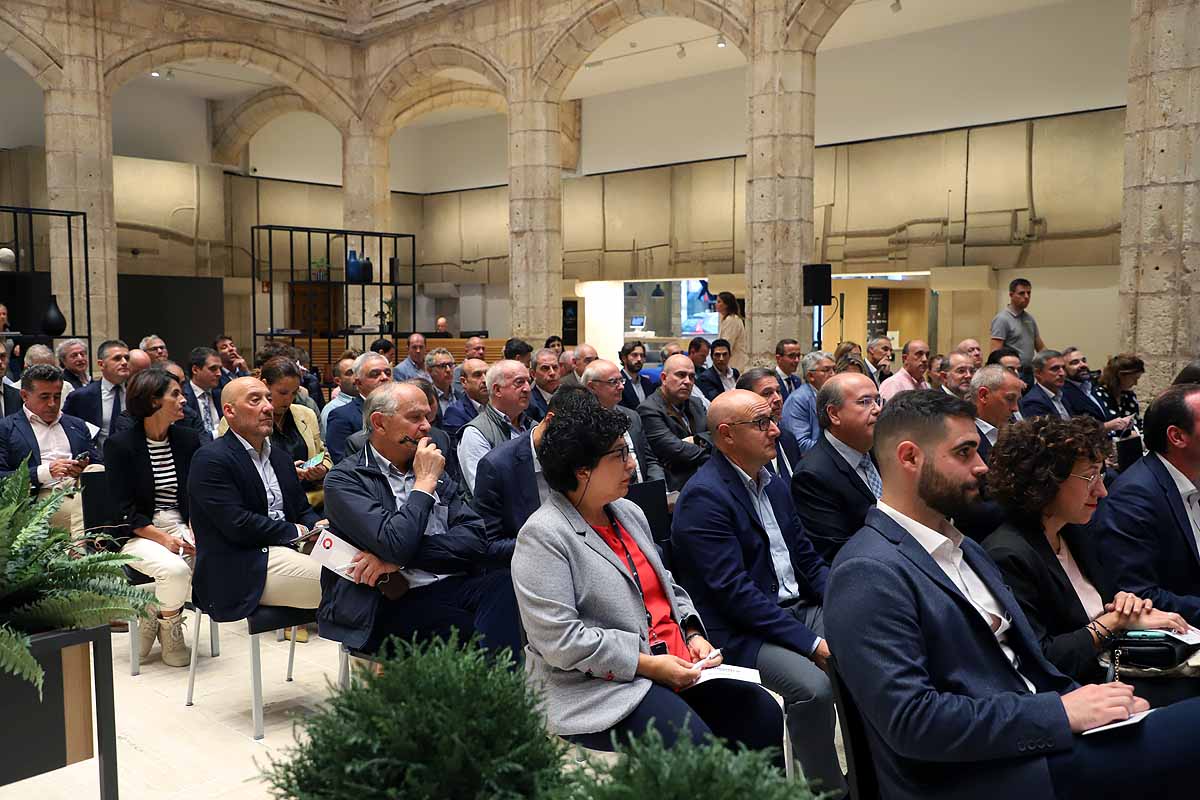 Fotos: Juan José Toribio, prestigioso y reconocido economista participa en el primer Foro Económico de BURGOSconecta