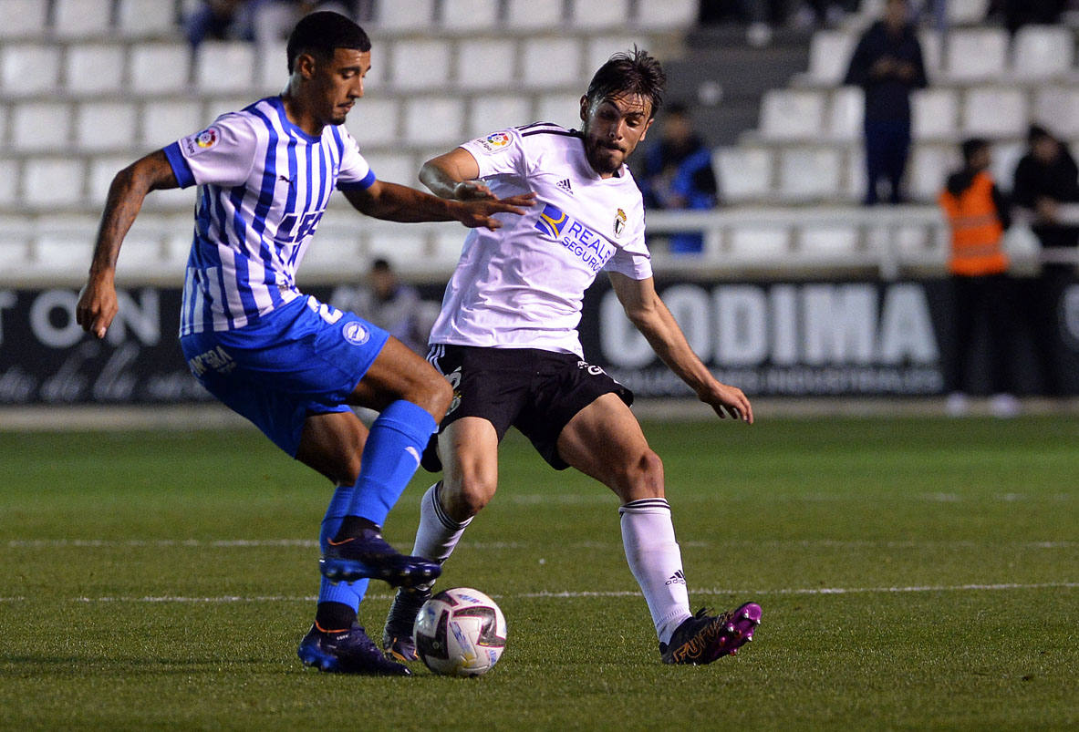 Imágnes de la goleada del Burgos CF ante el Deportivo Alavés en El Plantío