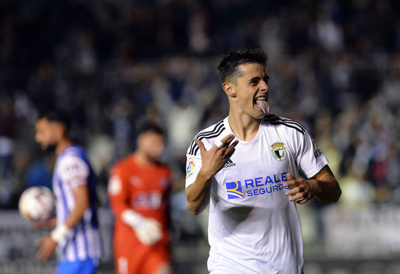 Imágnes de la goleada del Burgos CF ante el Deportivo Alavés en El Plantío