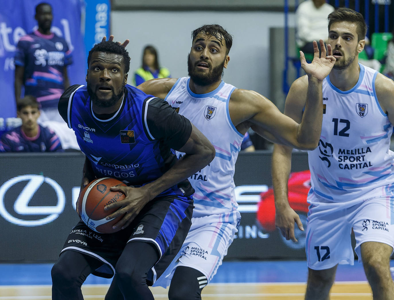 Fotos: Victoria del San Pablo frente al Melilla en su camino de regreso a ACB