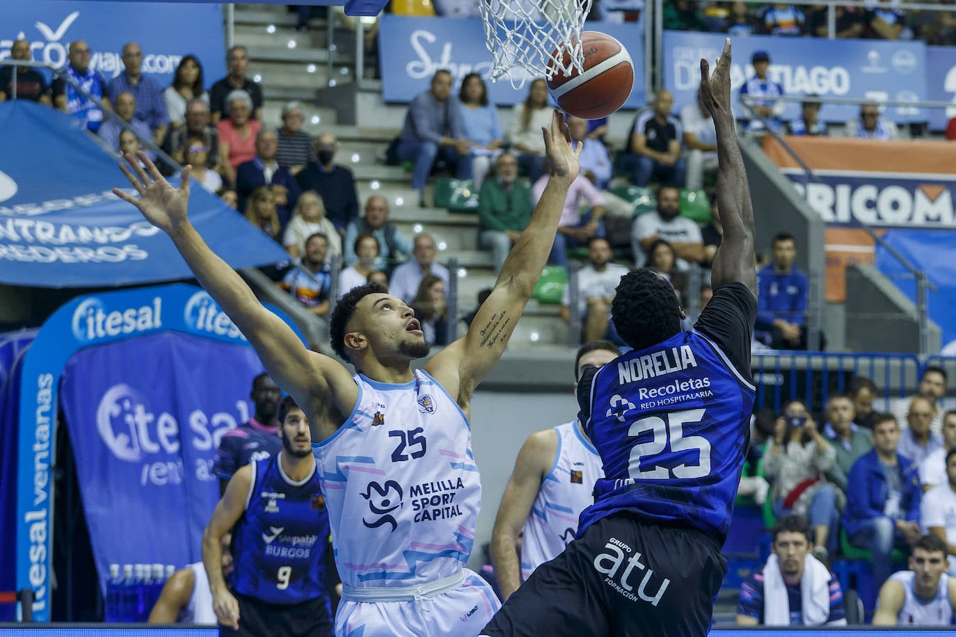 Fotos: Victoria del San Pablo frente al Melilla en su camino de regreso a ACB