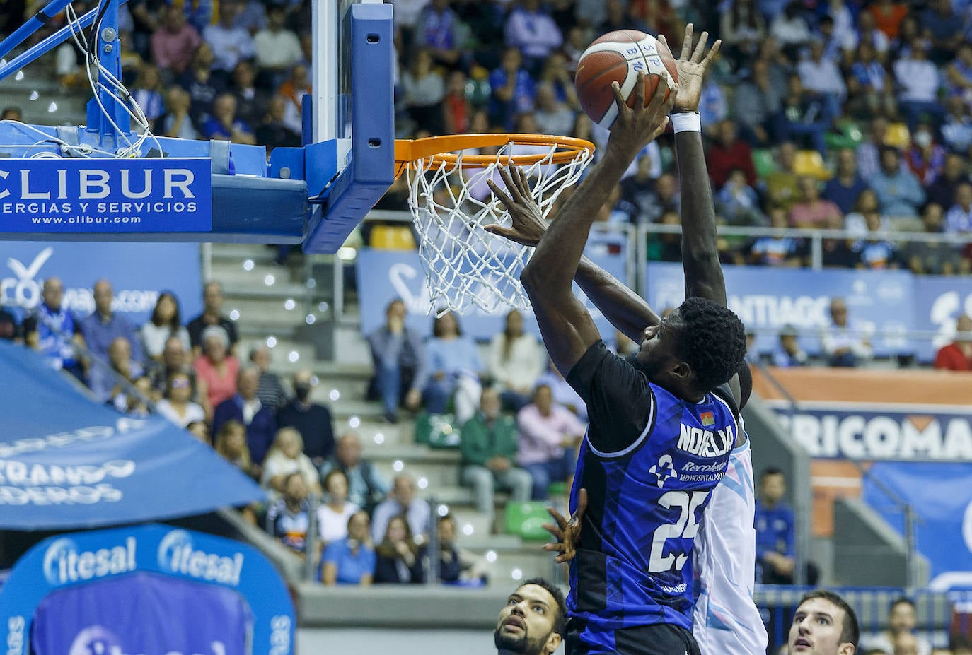 Fotos: Victoria del San Pablo frente al Melilla en su camino de regreso a ACB