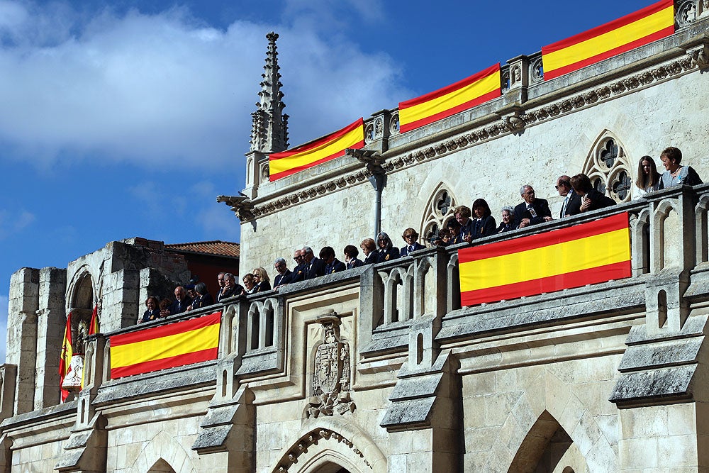 Fotos: La Guardia Civil celebra la Virgen del Pilar a los pies de la Catedral de Burgos