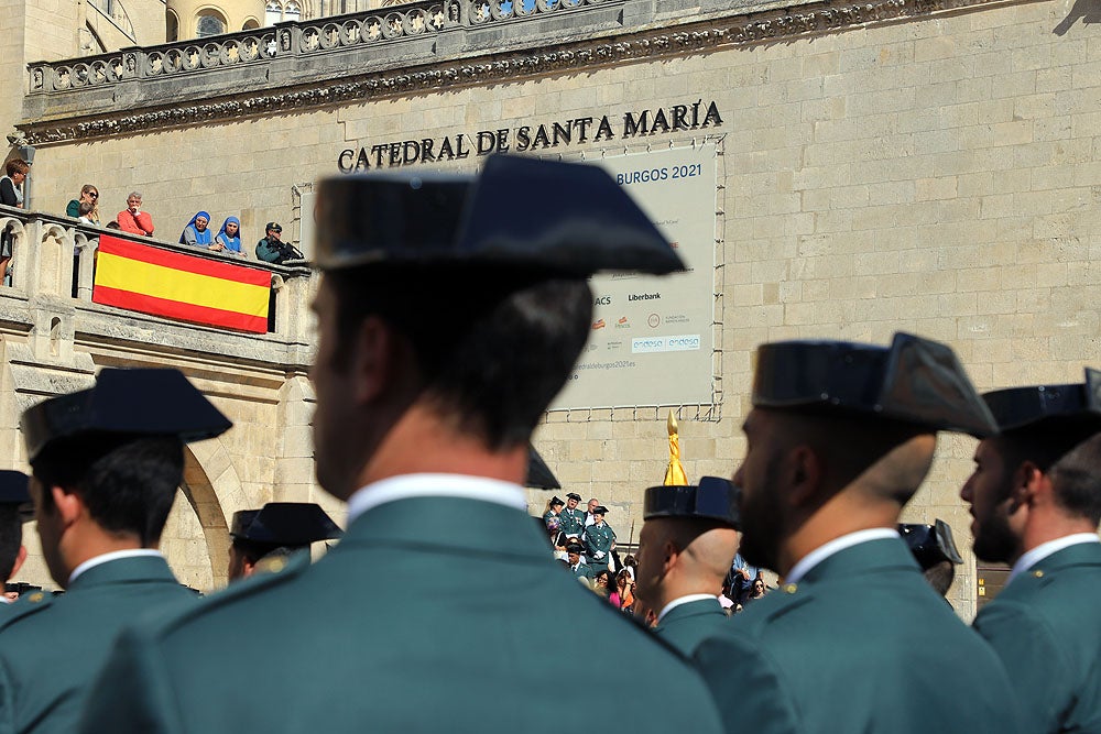 Fotos: La Guardia Civil celebra la Virgen del Pilar a los pies de la Catedral de Burgos