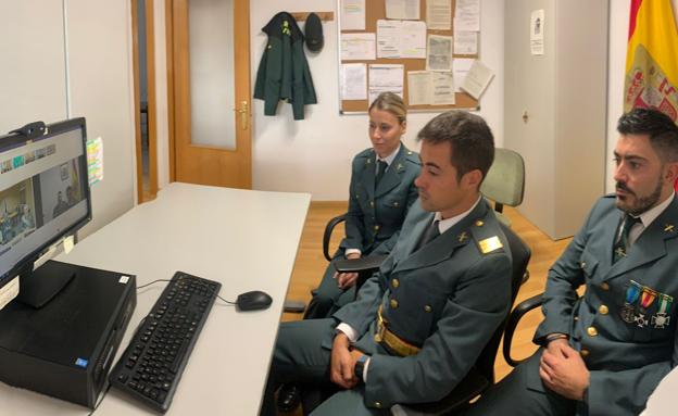 La directora general de la Guardia Civil felicita la Patrona al Puesto de Covarrubias 