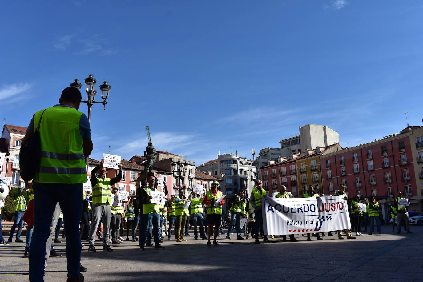 Fotos: La Policía Local de Burgos protesta frente al Ayuntamiento