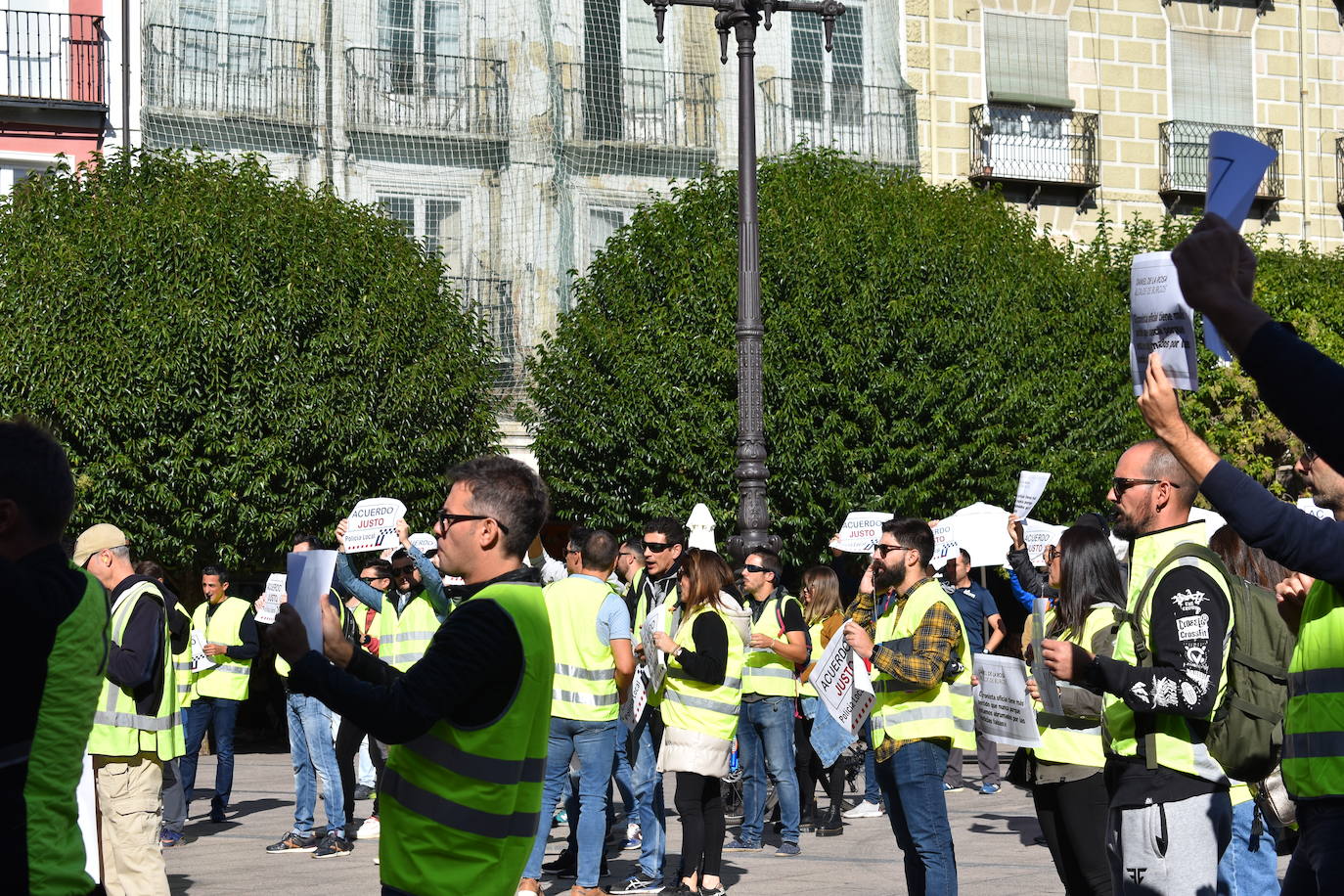 Fotos: La Policía Local de Burgos protesta frente al Ayuntamiento