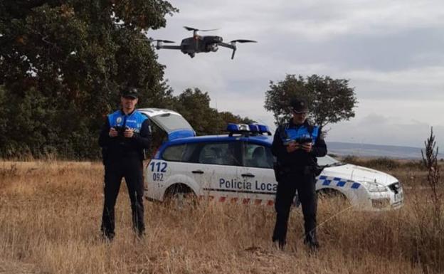 La unidad de drones de la Policía Local peinó una superficio de unas 60 hectáreas buscando el desaparecido. 