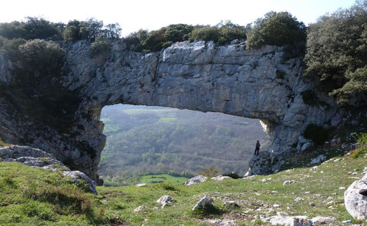 Cueva del Ventanón. Complejo kárstico de ojo Guareña. 