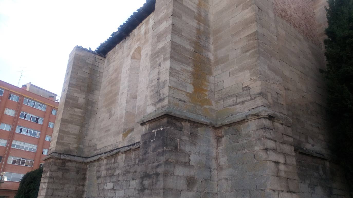 Fotos: Retirada de las farolas y cableado de la Real y Antigua de Gamonal