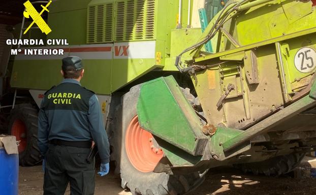 Detenidos en La Ribera por robar más de 5.300 litros de gasoil agrícola de cosechadoras