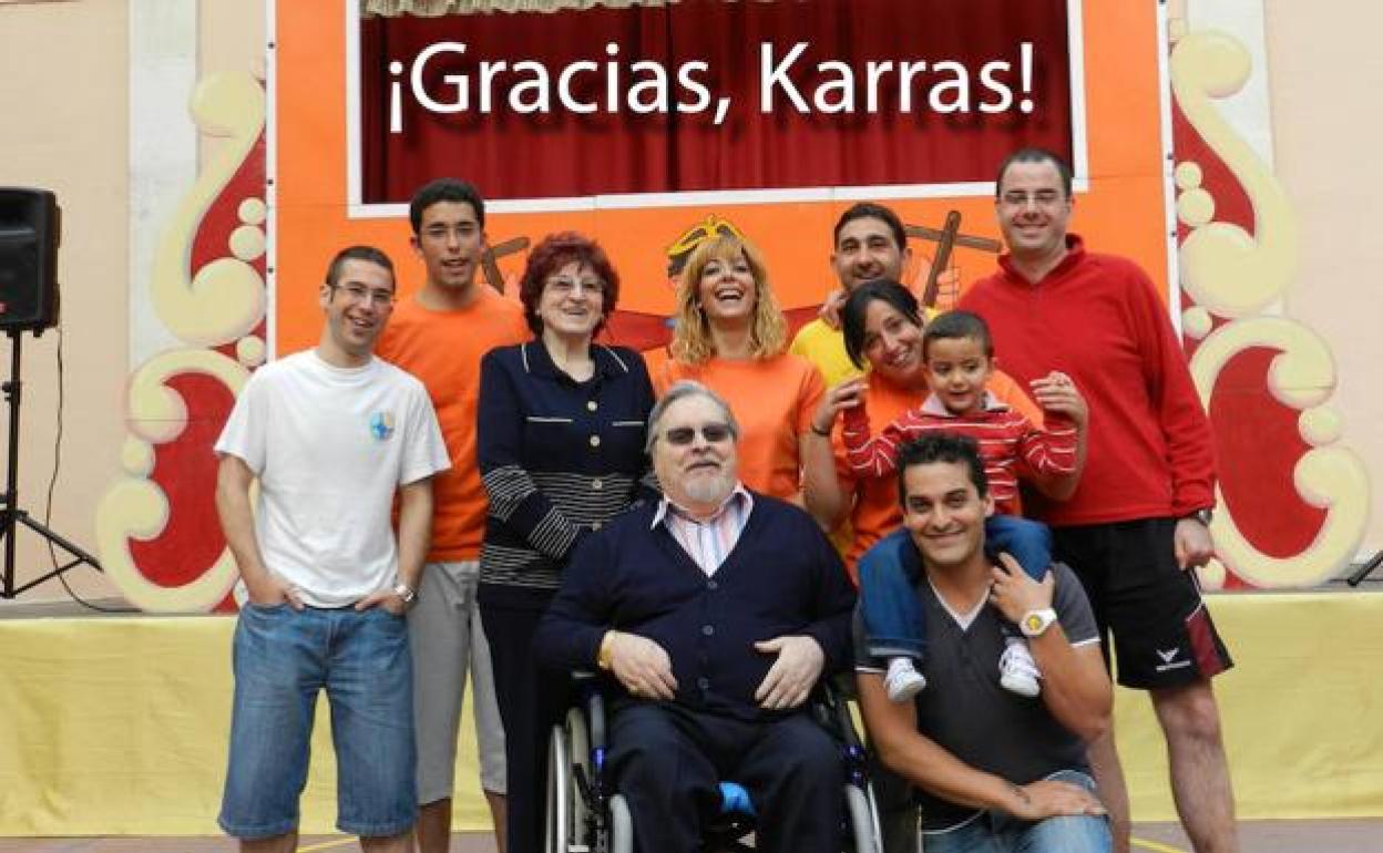 En la imagen, Karraskedo con la nueva compañía de títeres. 