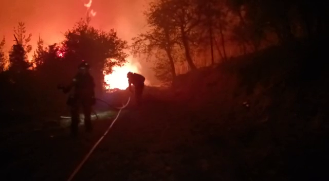 El foco más peligroso del incendio se sitúa en la provincia de Burgos. La UME ha trabajado durante toda la noche junto a un gran despliegue de medios. La mayoría de focos están controlados. 