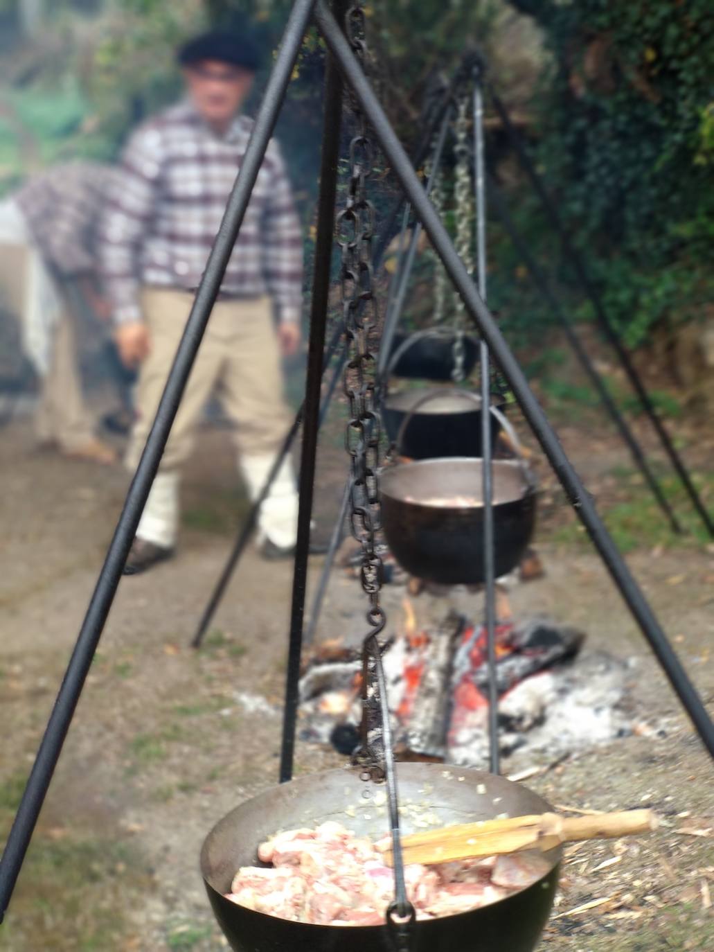 Tras dos años de ausencia, regresa la 'Despedida de los pastores' a este pueblo burgalés. Un momento para recordar la trashumancia, la partida de los rebaños hacia Extremadura y un regreso al pasado que implica a todos los vecinos. 