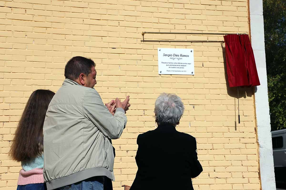 La Fundación del Burgos CF ha impulsado un homenaje y un acto de recuerdo en honor a Sergio Díez Ramos, un joven burgalés que vivía por y para el fútbol, socio del Burgos CF, asiduo a los partidos y que murió hace un año.