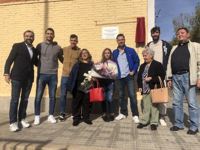 La Fundación del Burgos CF ha impulsado un homenaje y un acto de recuerdo en honor a Sergio Díez Ramos, un joven burgalés que vivía por y para el fútbol, socio del Burgos CF, asiduo a los partidos y que murió hace un año.