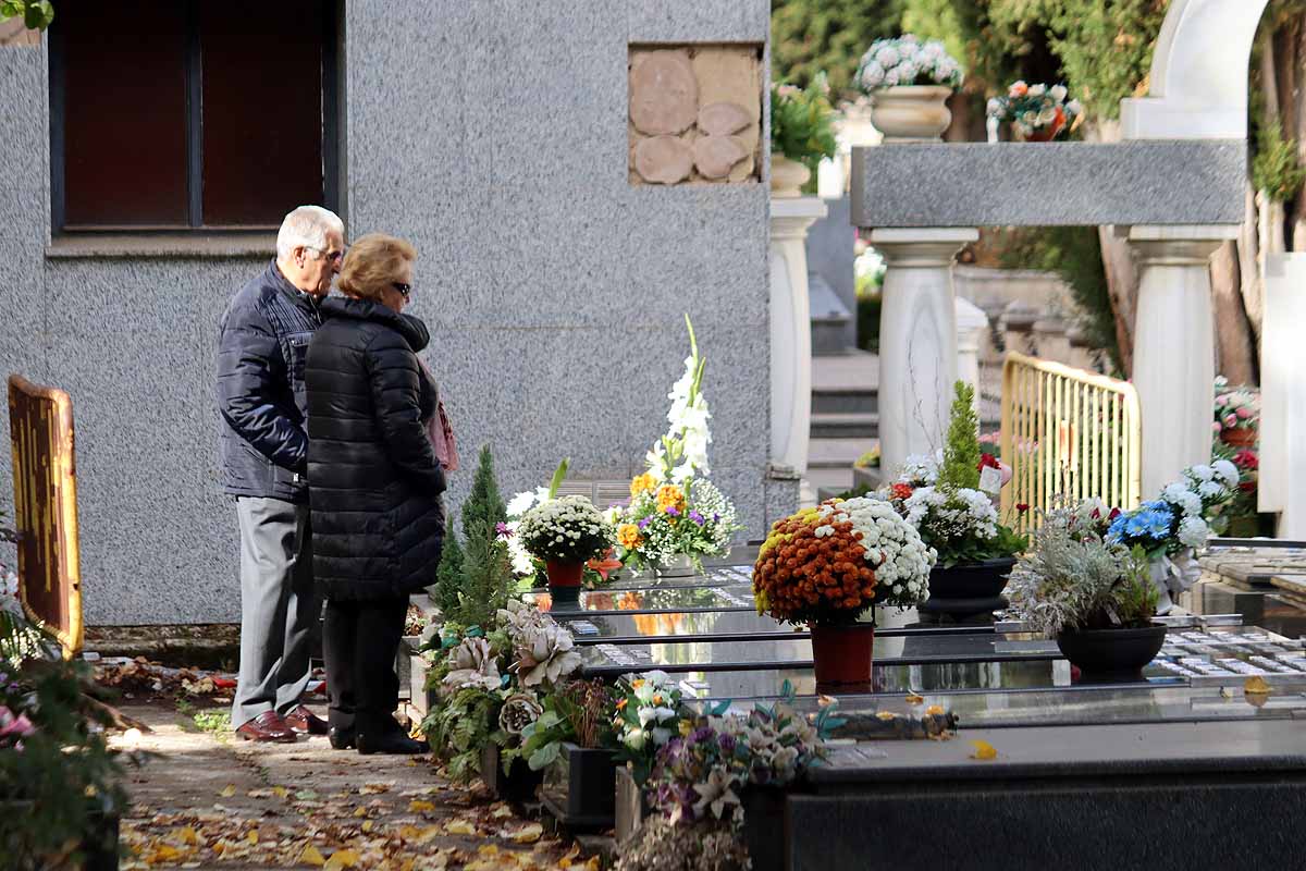 Fotos: Los burgaleses llenan el cementerio para honrar a sus muertos