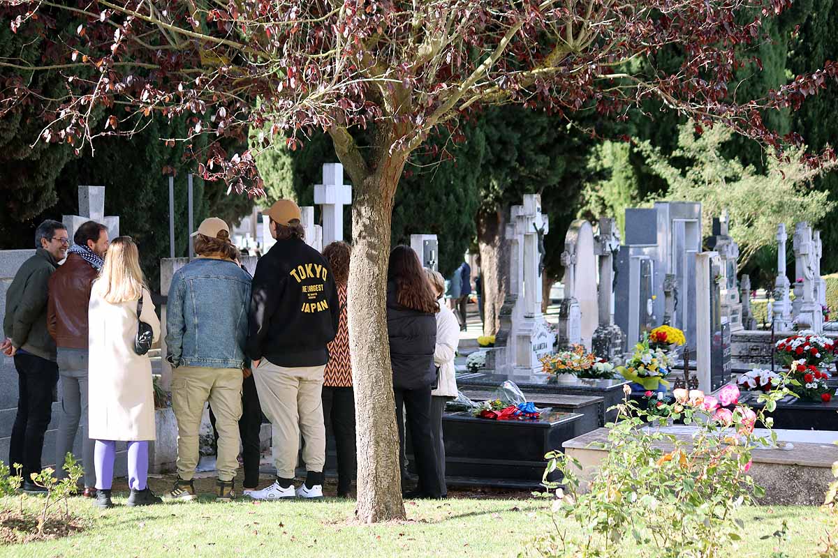 Fotos: Los burgaleses llenan el cementerio para honrar a sus muertos