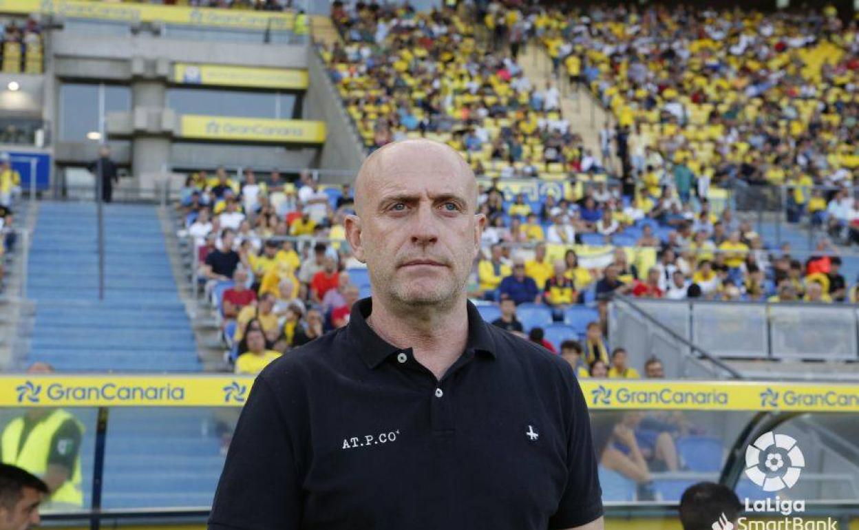 Calero fija la mirada en su equipo antes de la victoria (0-2) del Burgos CF ante la UD Las Palmas para colocarse líder de Segunda