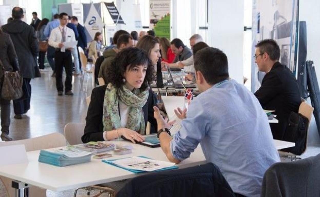 Miles de jóvenes acuden cada año a la feria. 
