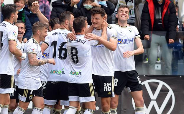 El Burgos CF celebra un gol ante el Tenerife