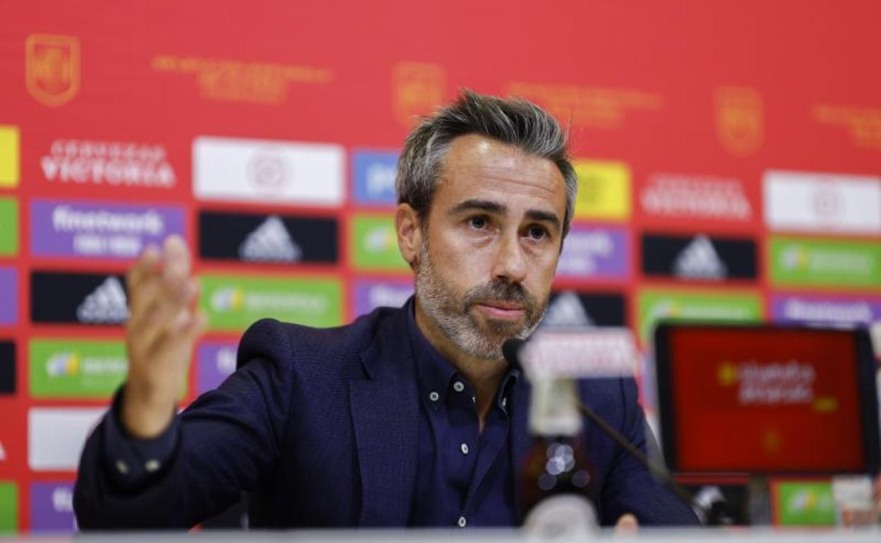 El seleccionador nacional, Jorge Vilda, durante una rueda de prensa.