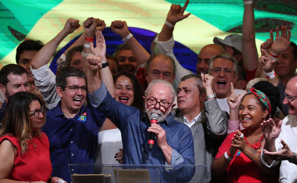 Lula se dirige al país tras ganar la segunda vuelta de las elecciones el 30 de octubre. 