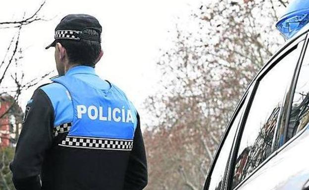 La Policía Local detiene a dos hombres con causas judiciales pendientes