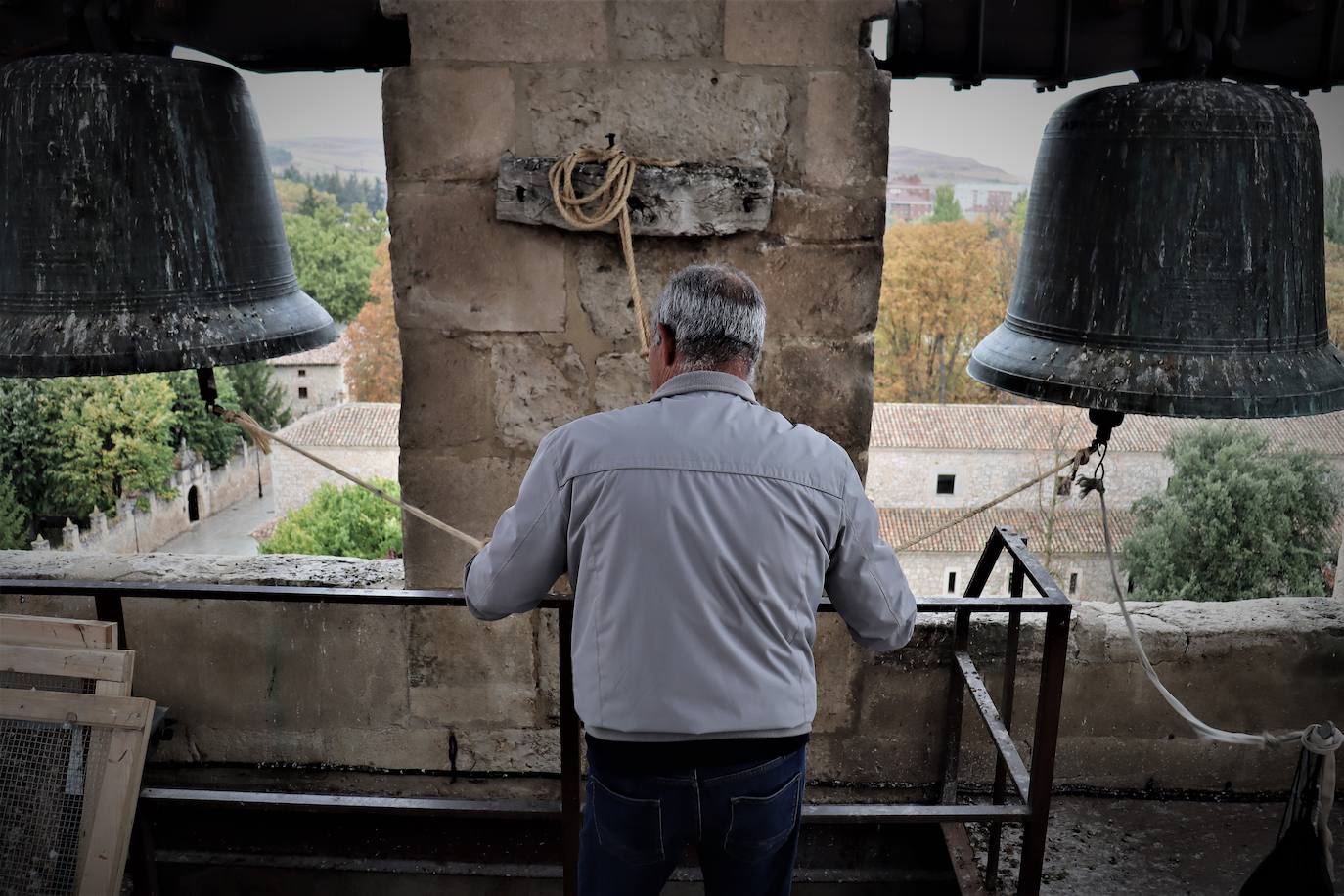 La Asociación de Campaneros de Burgos confía en que la UNESCO declare como Patrimonio Cultural Inmaterial el toque manual de campana. Mientras tanto, ellos llevan años trabajando por preservarlo. Están recopilando toques, trabajan para sacar adelante un centro de interpretación, han creado una escuela de campaneros y, además, se encargan del toque manual en algunas parroquias burgalesas. 