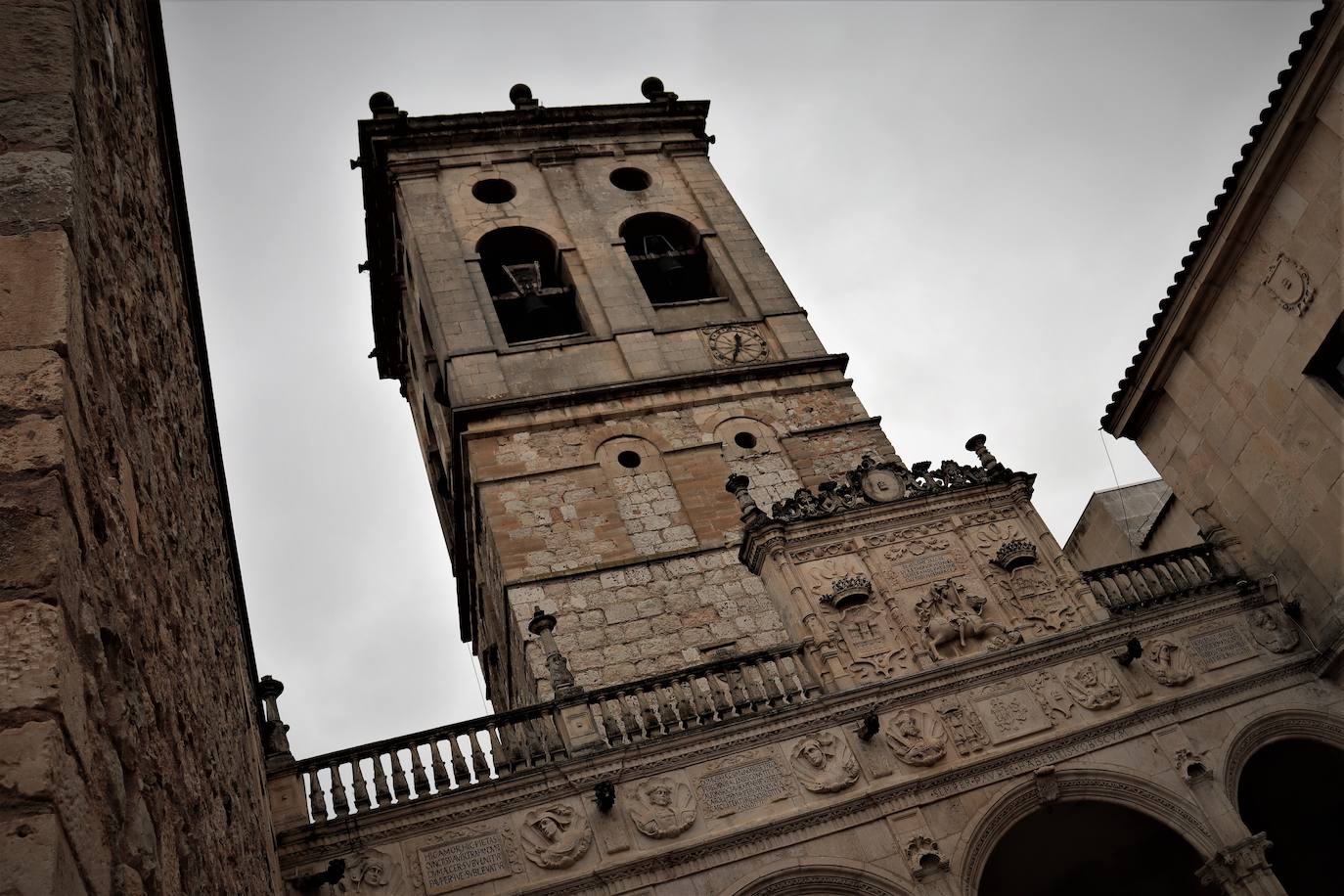 La Asociación de Campaneros de Burgos confía en que la UNESCO declare como Patrimonio Cultural Inmaterial el toque manual de campana. Mientras tanto, ellos llevan años trabajando por preservarlo. Están recopilando toques, trabajan para sacar adelante un centro de interpretación, han creado una escuela de campaneros y, además, se encargan del toque manual en algunas parroquias burgalesas. 