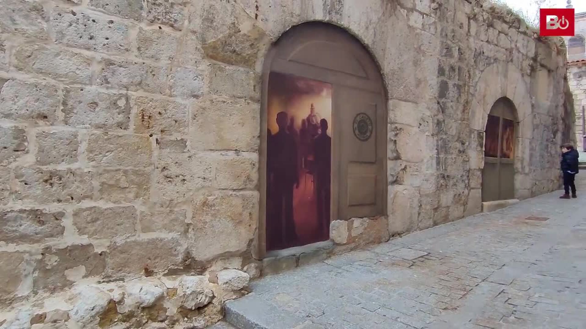 Últimos retoques en el Callejón de las Brujas de Burgos