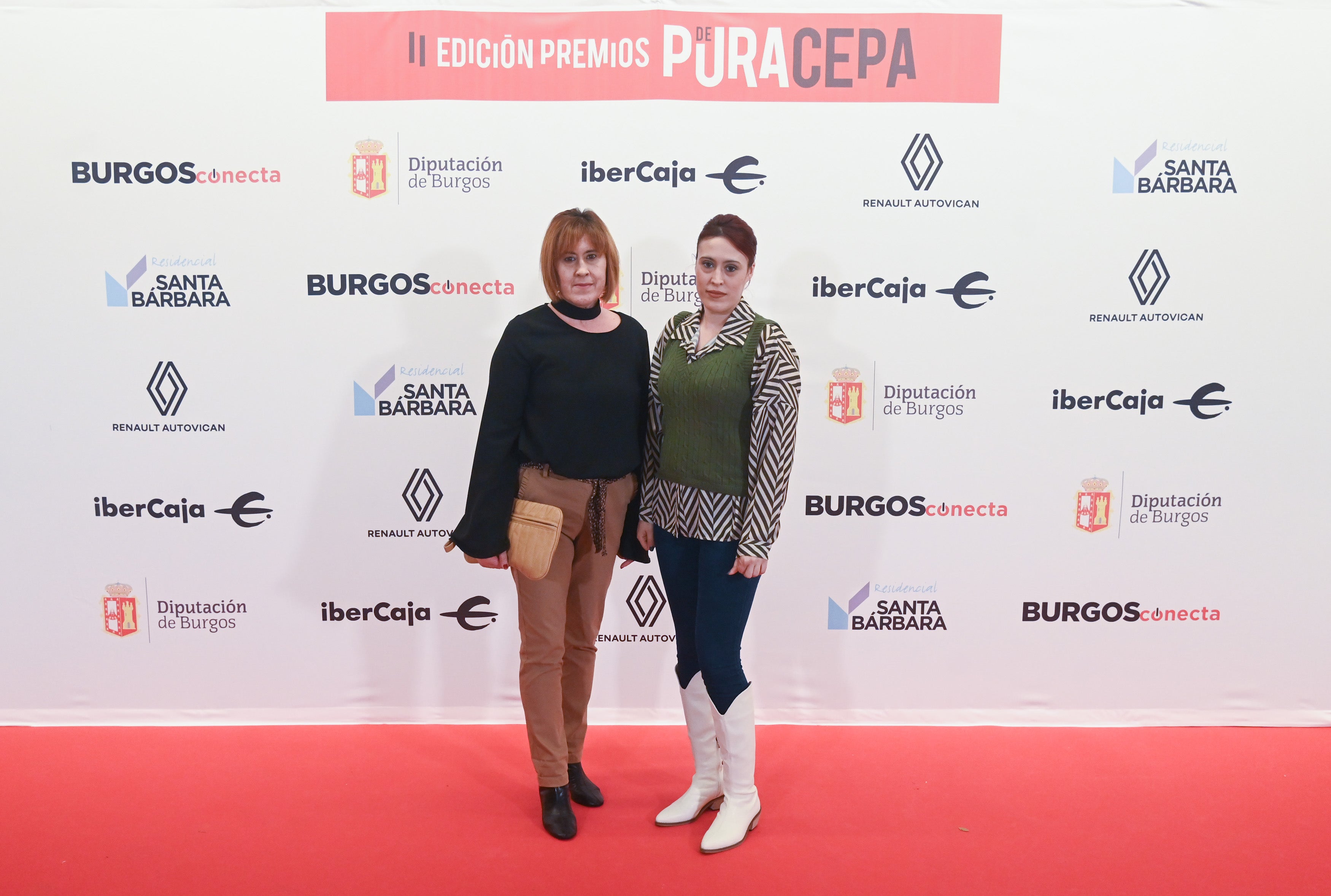 Carmen Fernández y Sandra Bermejo, de la Asociación Voluntarios Animales Burgos.