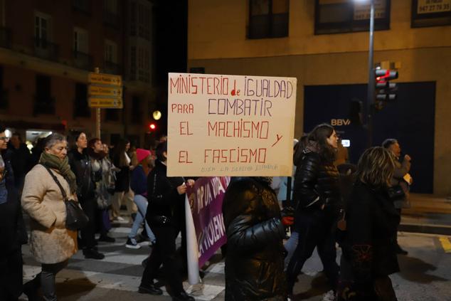 Fotos: El centro de Burgos se llena contra la violencia de género