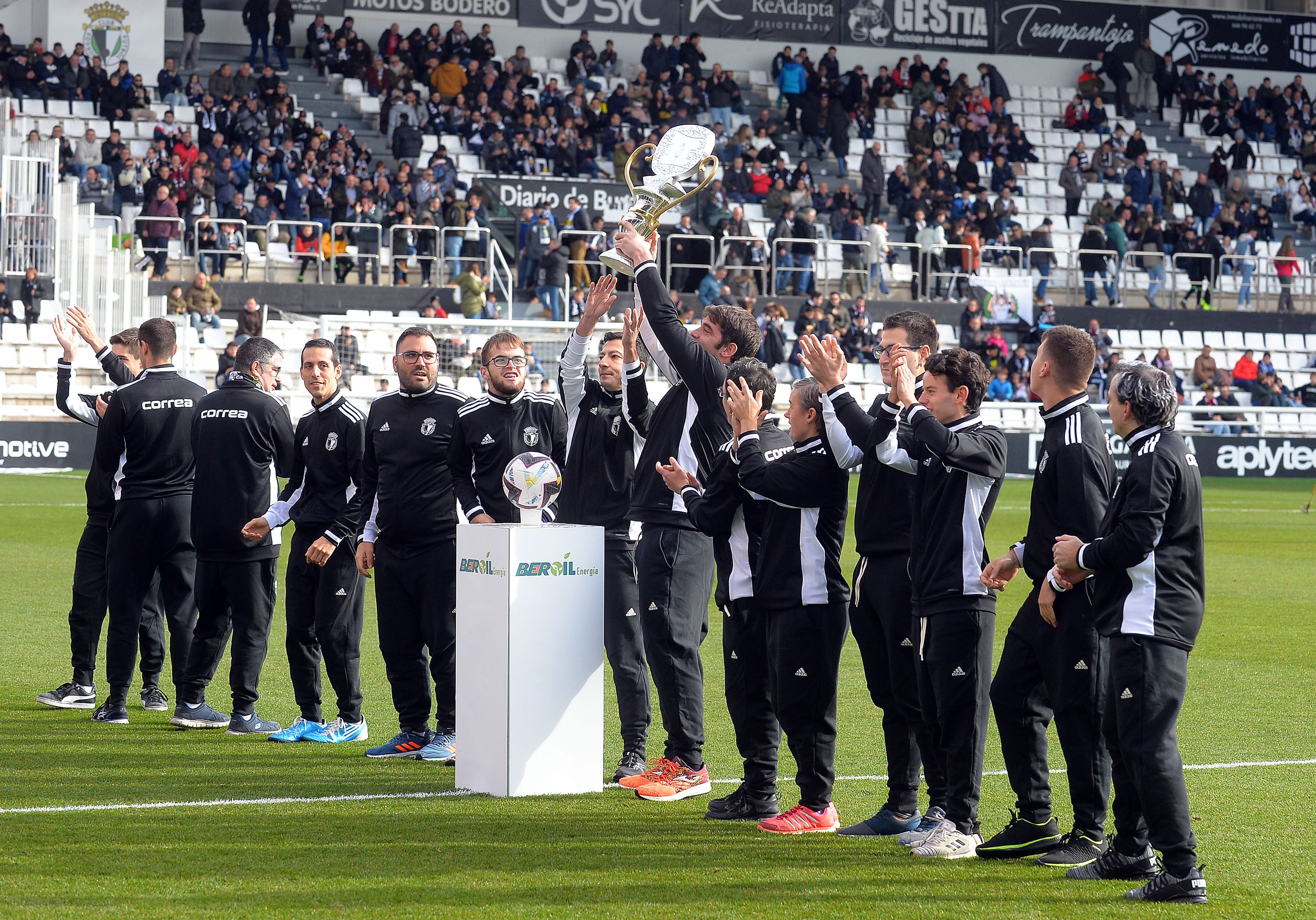 Fotos: El Burgos CF suma un punto en el último suspiro ante el Real Zaragoza