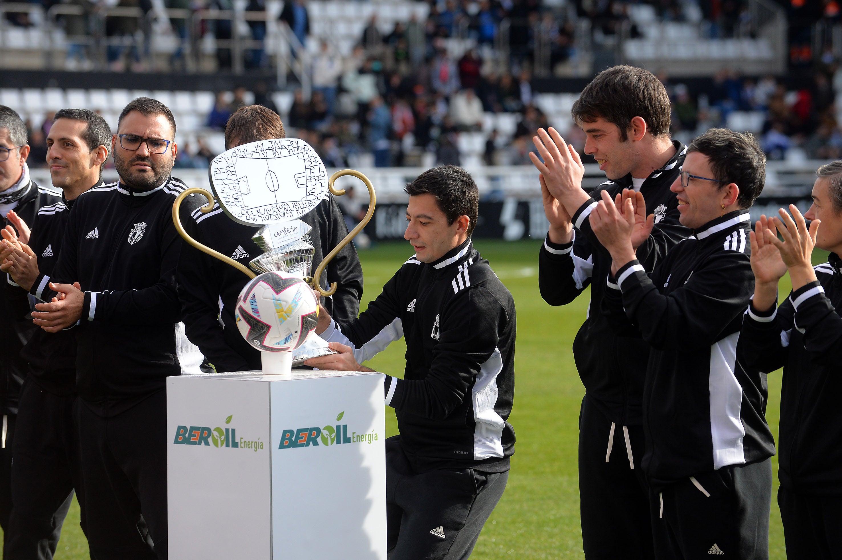 Fotos: El Burgos CF suma un punto en el último suspiro ante el Real Zaragoza