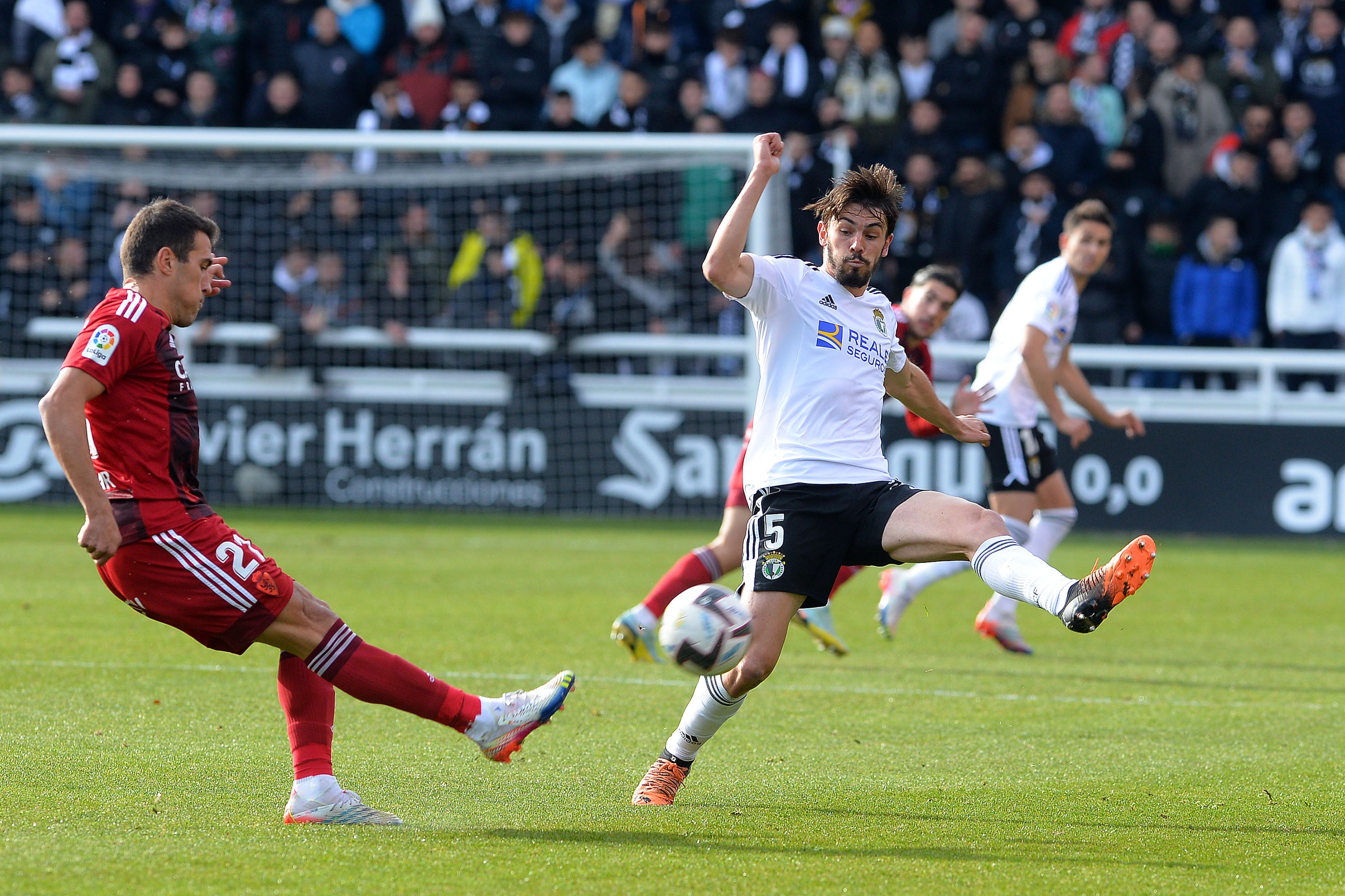 Fotos: El Burgos CF suma un punto en el último suspiro ante el Real Zaragoza