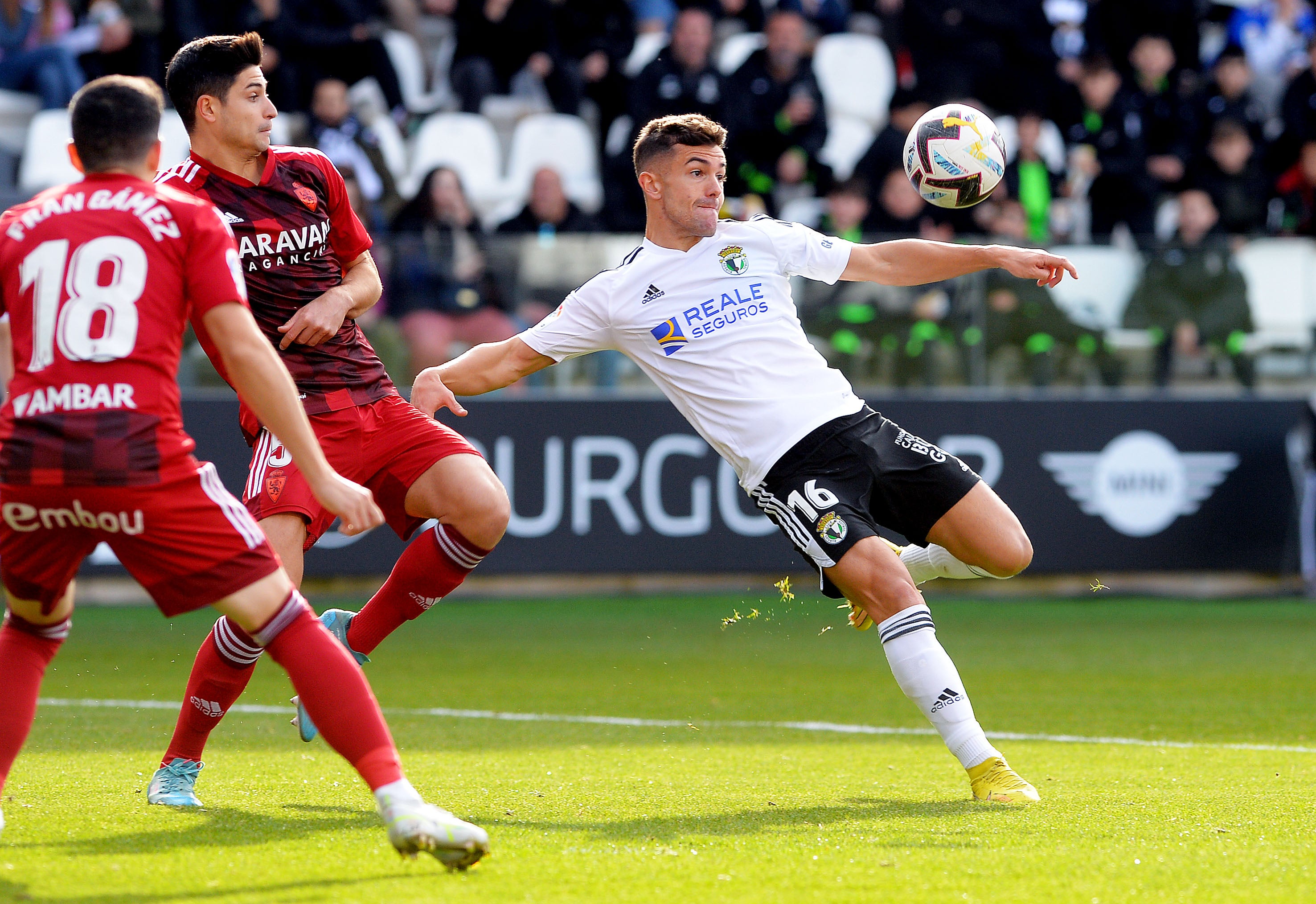 Fotos: El Burgos CF suma un punto en el último suspiro ante el Real Zaragoza