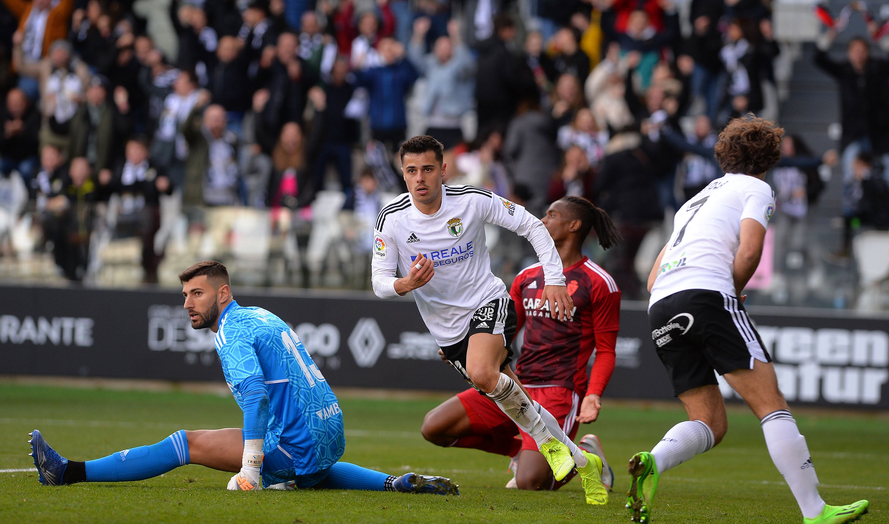 Fotos: El Burgos CF suma un punto en el último suspiro ante el Real Zaragoza