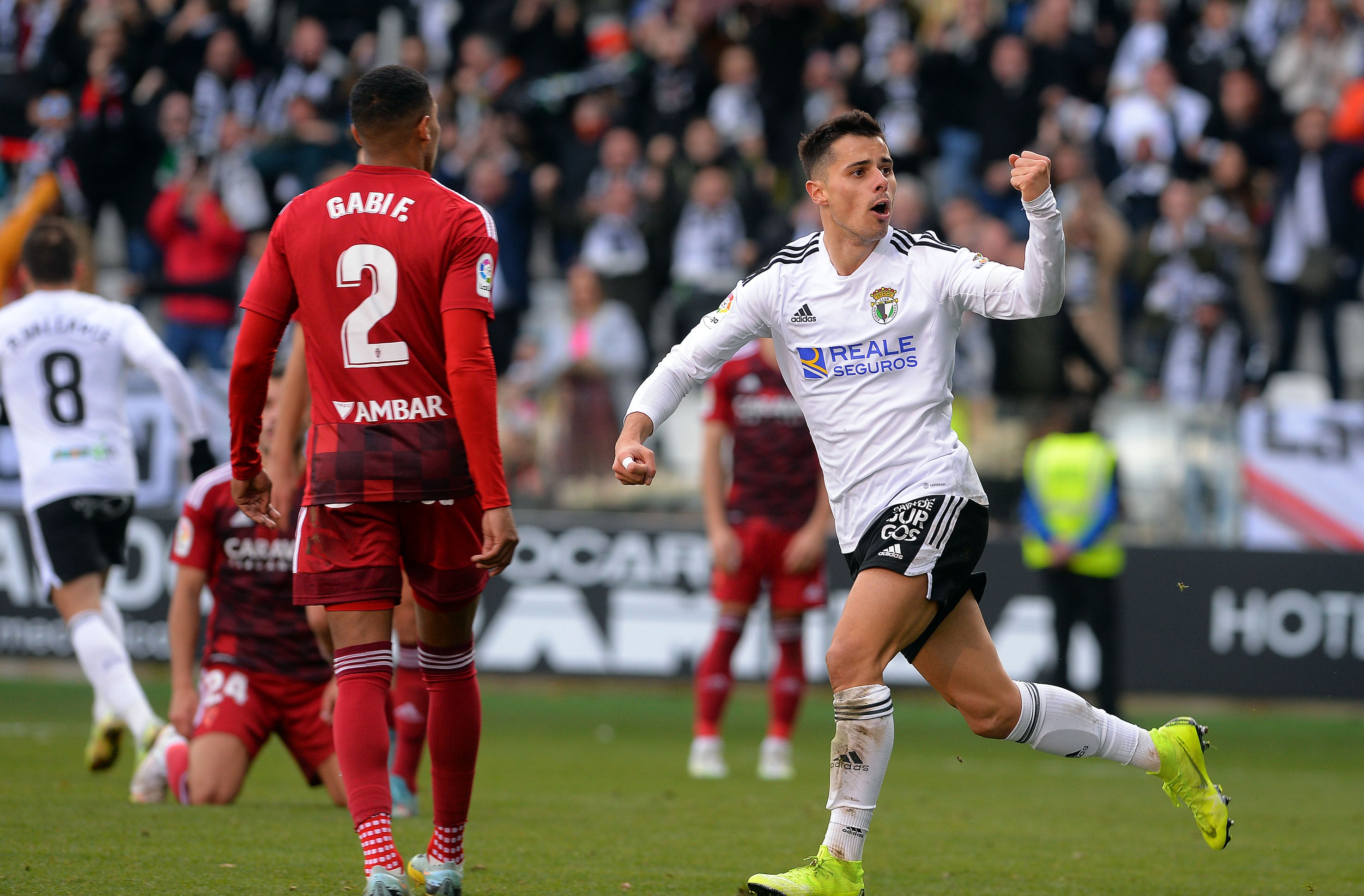 Fotos: El Burgos CF suma un punto en el último suspiro ante el Real Zaragoza