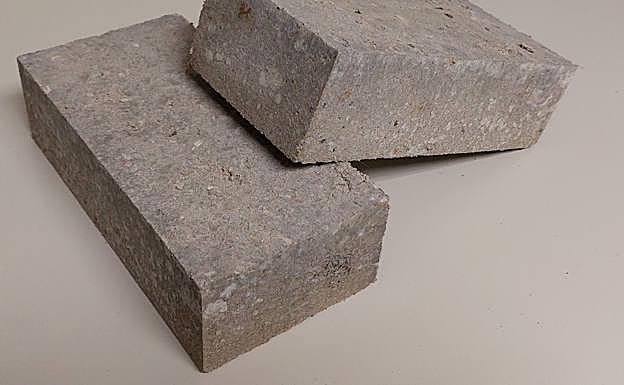 Imagen principal - La UBU fabrica un adoquín sostenible a través de residuos industriales