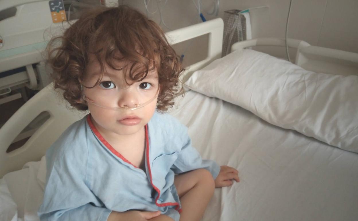 La bronquiolitis producida por el VSR, que junto con la covid y la gripe forman la conocida como 'tripledemia', tiene mayor incidencia en niños menores de dos años