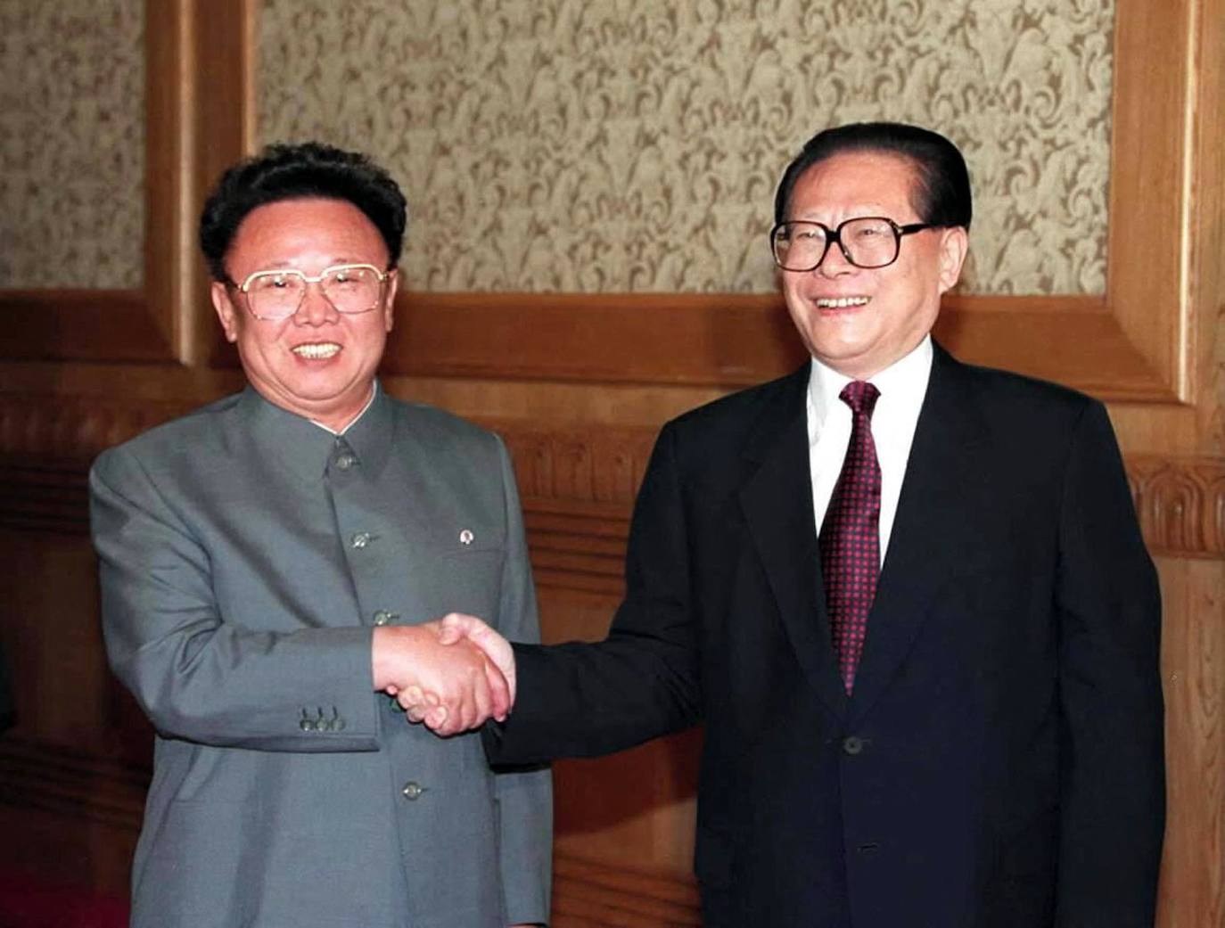 Con el líder norcoreano Kim Jong-il en 2000. 